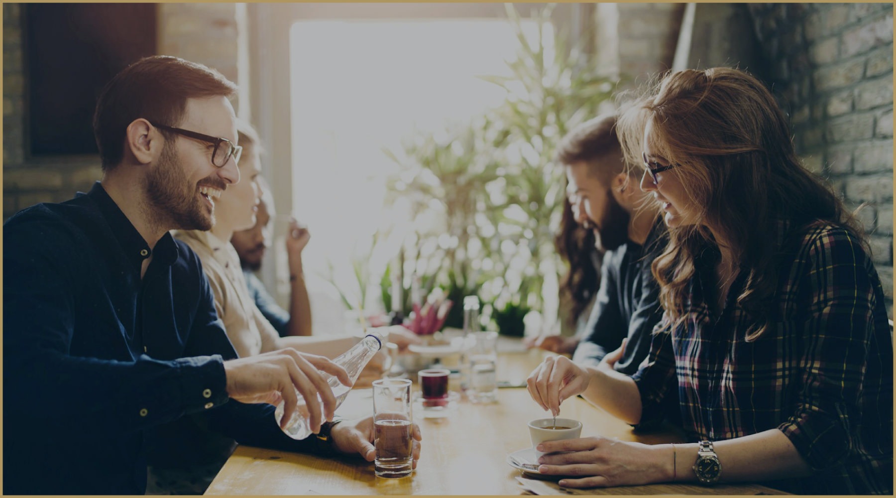 people with drinks at a restaurant